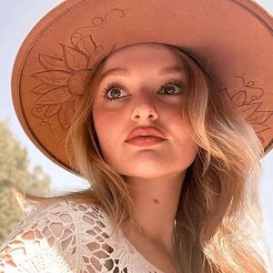 Meet your Posher, Hailee